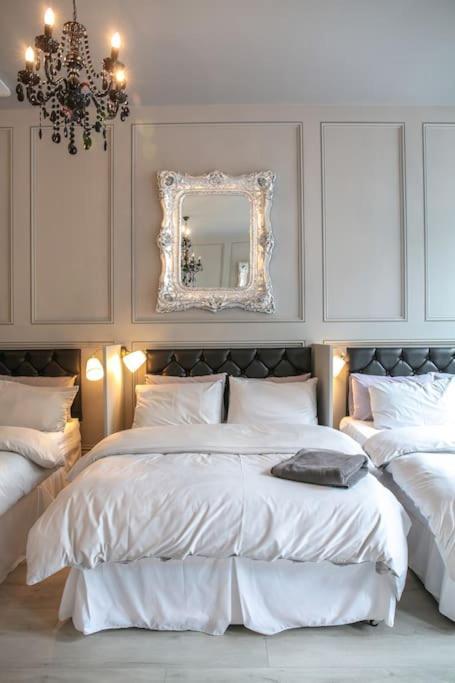 The V.i.p - Sleeps 24! For Large Groups Apartment *