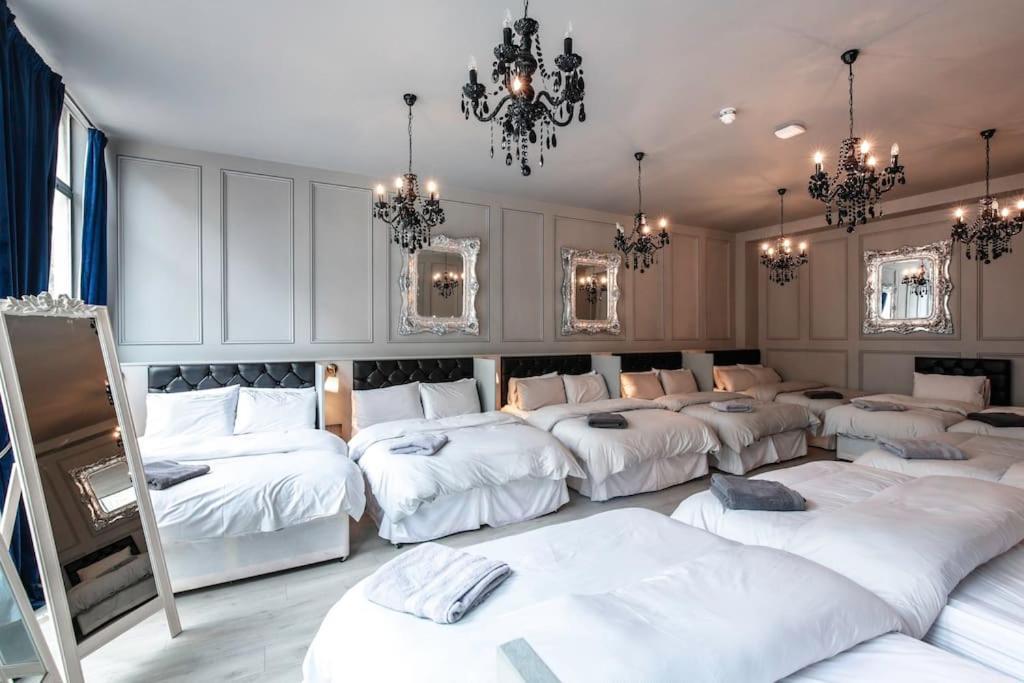 Apartment The V.i.p - Sleeps 24! For Large Groups *