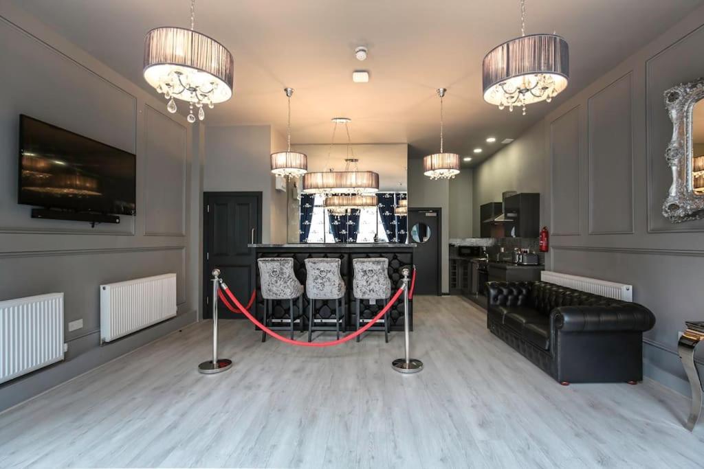 The V.i.p - Sleeps 24! For Large Groups Liverpool